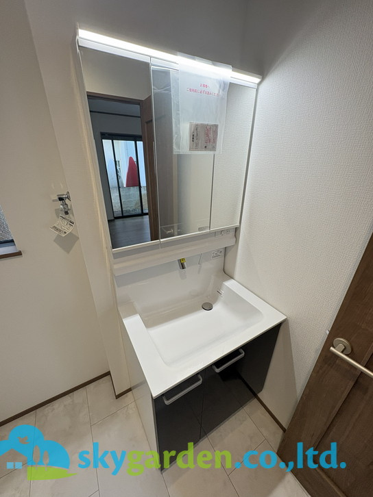 茅ヶ崎市東海岸南4丁目　新築戸建　全5棟D号棟の独立洗面台|朝の身支度には欠かせない独立洗面化粧台