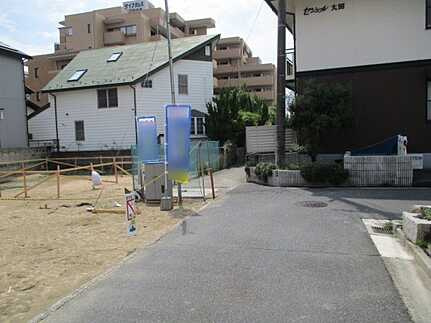 広島市佐伯区五日市中央5丁目　新築一戸建て(全2棟の前面道路含む現地写真