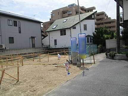 広島市佐伯区五日市中央5丁目　新築一戸建て(全2棟の前面道路含む現地写真