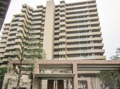 【外観】 | ロイヤルアーク花水都ＯＳＡＫＡ | 共用施設充実の大規模マンション。大川沿いの緑豊かなロケーションに立地しています。