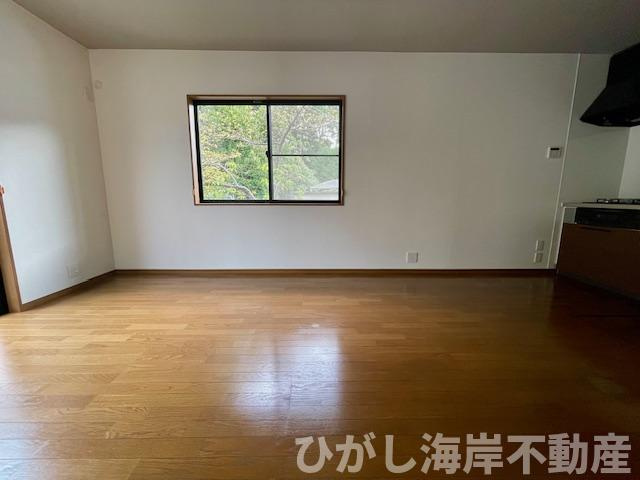 中郡大磯町高麗３丁目　中古戸建の居間・リビング|新規リフォーム完了！　10.9帖　LDK