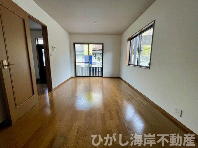 中郡大磯町高麗３丁目　中古戸建の居間・リビング|新規リフォーム完了！　10.9帖　LDK