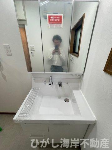 中郡大磯町高麗３丁目　中古戸建の独立洗面台|新規リフォーム完了！　三面鏡化粧台