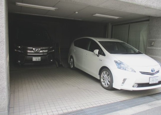 本町橋ビルの駐車場