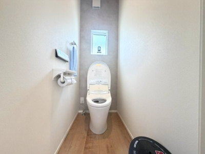 【トイレ】 | 堺市中区深阪1丁 | シンプルで使いやすいトイレ空間。明るく清潔感のある内装も魅力です。
