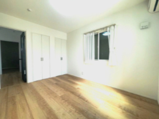 【洋室】 | 堺市中区深阪1丁 | クローゼット付きで収納も充実、片付けやすい空間。