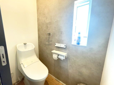 【トイレ】 | 堺市中区深阪1丁 | 生活動線を考慮した、安心の1階トイレ。家族もゲストも使いやすい位置に設置されています。