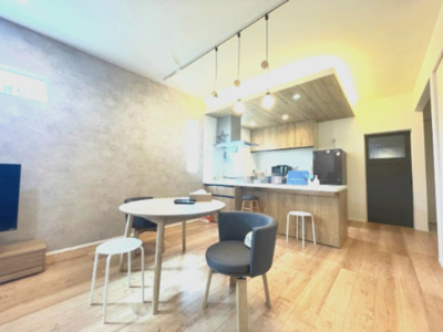 【居間・リビング】 | 堺市中区深阪1丁 | ゆったりとくつろげる16帖のLDK。家族の憩いの場として活躍します。