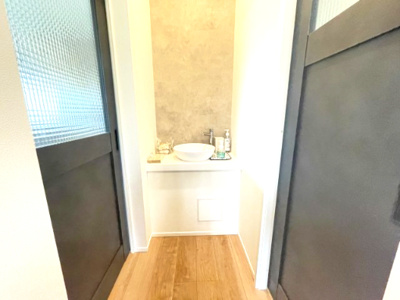 【玄関】 | 堺市中区深阪1丁 | 来客時にも気軽に使えて便利な玄関洗面台。
