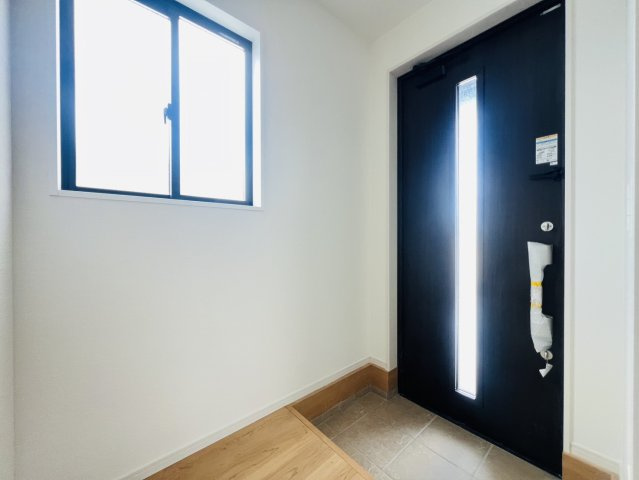 大府市長根町6丁目61番、62番『仲介手数料無料』新築戸建ての玄関