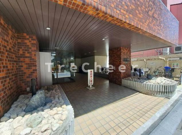 ハイネス巣鴨のエントランス