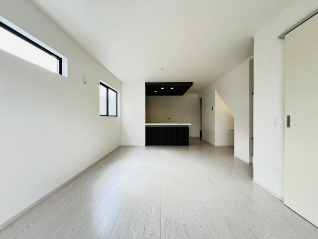 大府市長根町6丁目61番、62番『仲介手数料無料』新築戸建ての居間・リビング