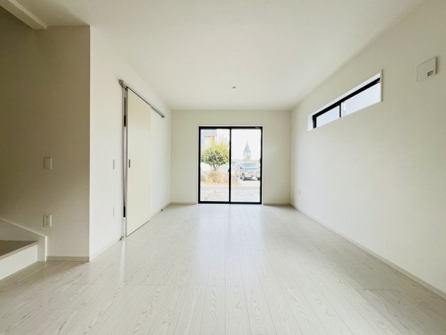 大府市長根町6丁目61番、62番『仲介手数料無料』新築戸建ての居間・リビング