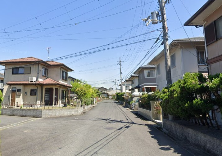 近江八幡市北津田町　中古戸建の前面道路含む現地写真