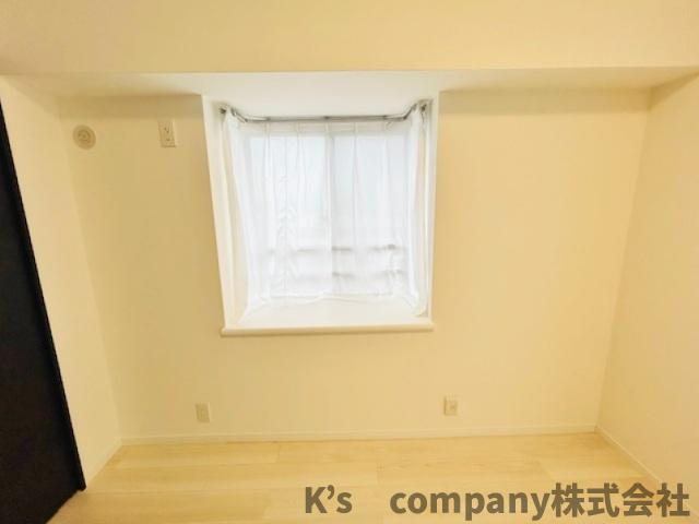 ●茅ヶ崎市今宿　第一ハイツ茅ヶ崎の洋室|出窓はより明るさを取り込むことができます♪