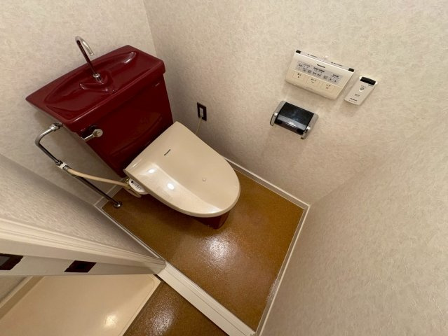 シャトー・デ・ザール・プルファムのトイレ