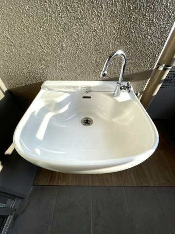 ロイヤルガーデン追手筋の設備|バルコニーには便利なスロップシンクがあります。