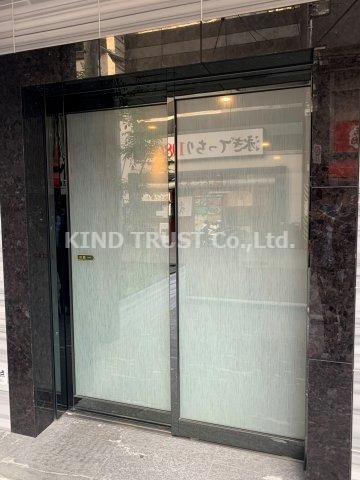 ファーストフィオーレ東梅田のエントランス|建物の内部です