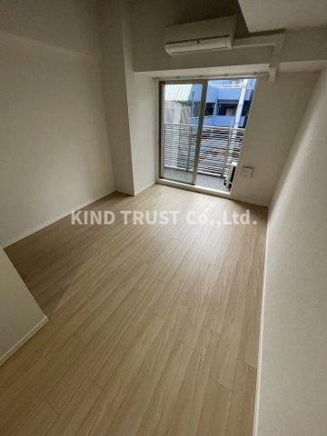 ファーストフィオーレ東梅田の居間・リビング|こちらのリビングで趣味の時間をお楽しみください