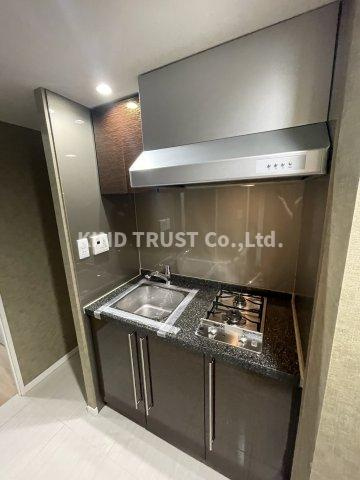 ファーストフィオーレ東梅田のキッチン|コンパクトなキッチンで掃除もラクラク