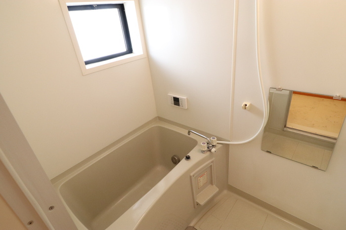 コンフォール布津原の浴室|追い焚き機能付きのお風呂です♪