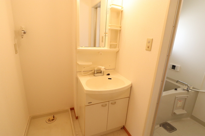 コンフォール布津原の洗面所|明るい洗面所です★