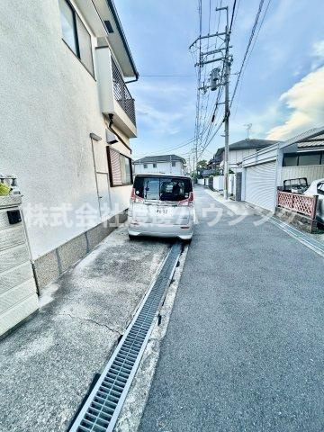中桜塚一丁目テラスハウスの駐車場