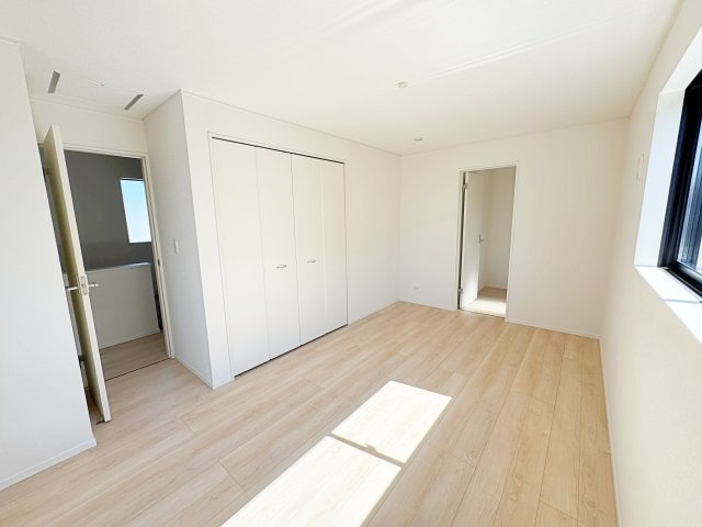 新築戸建・新築建売　郡山市字賀庄【制震＋耐震】桜小・郡山三中の洋室|白を基調とした内装は空間を広く見せナチュラルで洗練された印象を与えます♪
