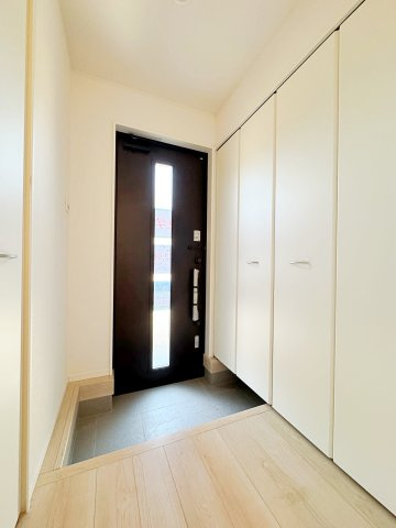 新築戸建・新築建売　郡山市字賀庄【制震＋耐震】桜小・郡山三中の玄関|玄関収納付きなので玄関がすっきりした状態を保てます！