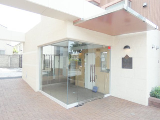 【エントランス】 | 清潔感のある綺麗なエントランス　もちろんオートロック完備