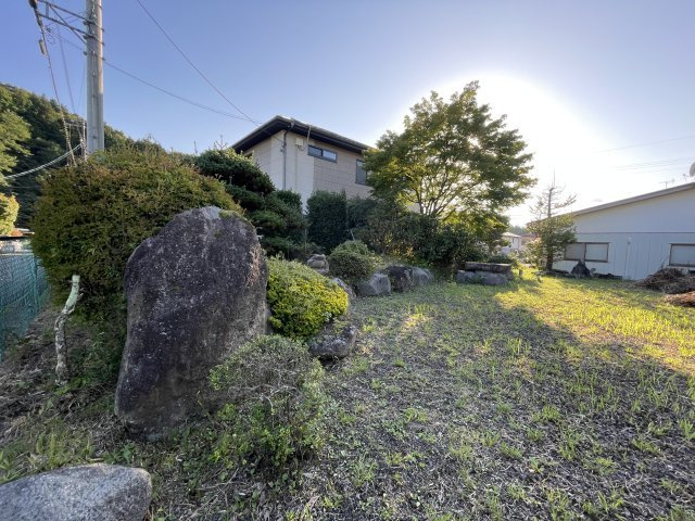 中古戸建・中古住宅　白河市泉田袖ヶ久保　平屋建て　小田川小・東北中の庭|立派な庭石や木がありますので、そのままご利用頂けます♪