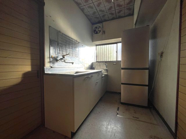 中古戸建・中古住宅　白河市泉田袖ヶ久保　平屋建て　小田川小・東北中のキッチン|キッチン側の壁を取り除いて、LDKへリフォームやキッチン入替致しませんか？(^^)