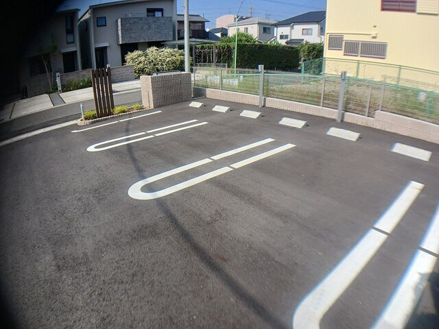 ローズガーデンＡの駐車場|駐車場があるので、車を買う予定の方も安心です