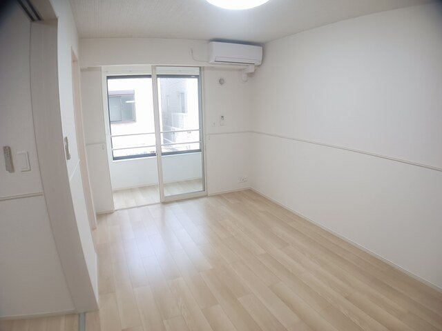 ローズガーデンＡの居間・リビング|ゆったり過ごせる居間です