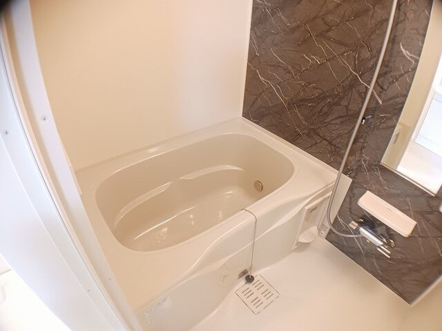 ローズガーデンＡの浴室|日々の疲れを癒すお風呂付です