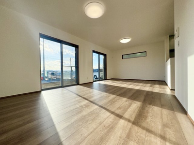 【完成予想図】 | 【4号棟　LDKイメージ】
※画像は設計図面を基に作成したイメージです。