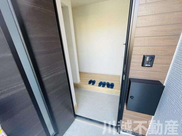 スーパー近くて買い物しやすいの玄関|内見予約していただくとスムーズなご案内が可能です