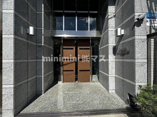 グランデ元町のエントランス