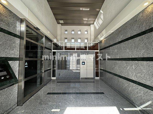 グランデ元町のエントランス