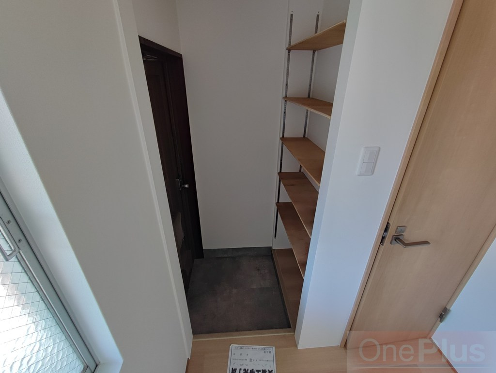 城内マンションの玄関