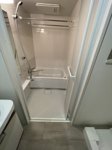 ファーストフィオーレ東灘のシャワールーム|すっきりとしたシャワールームです