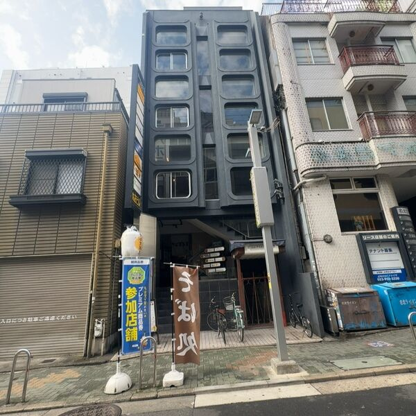 丸正ビルの外観