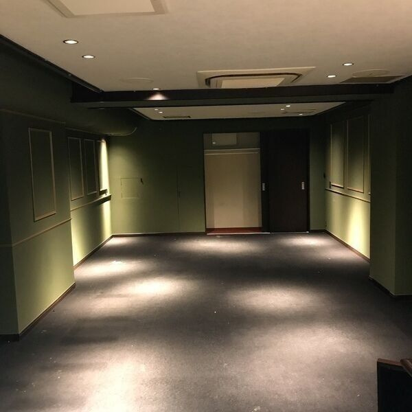 丸正ビルのロビー