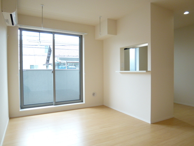 グランモンテの居間・リビング|★明るいフローリングのお部屋です★