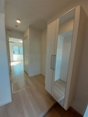 スリープレイスナインの玄関|収納もある玄関です