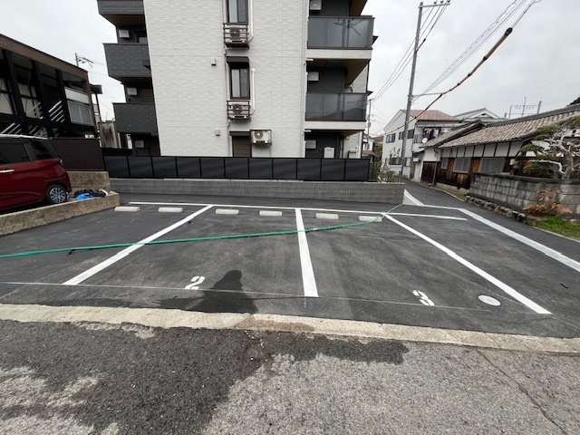 CASA　MUKAINOの駐車場