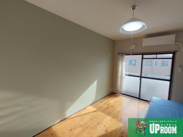 上田パストラルコートの居間・リビング