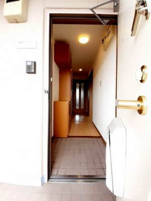 【玄関】 | ベルラン８８ | 収納もある玄関です