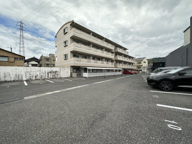 ラ・ティーダの外観