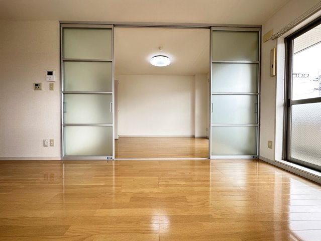 ラ・ティーダの居間・リビング